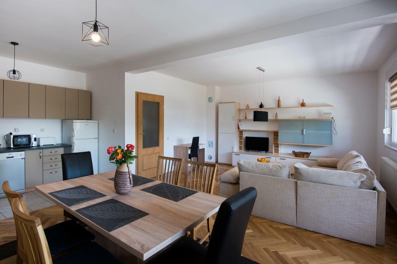 Seasons Apartmani Osijek Ngoại thất bức ảnh