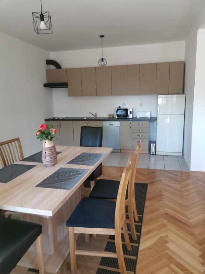 Seasons Apartmani Osijek Ngoại thất bức ảnh